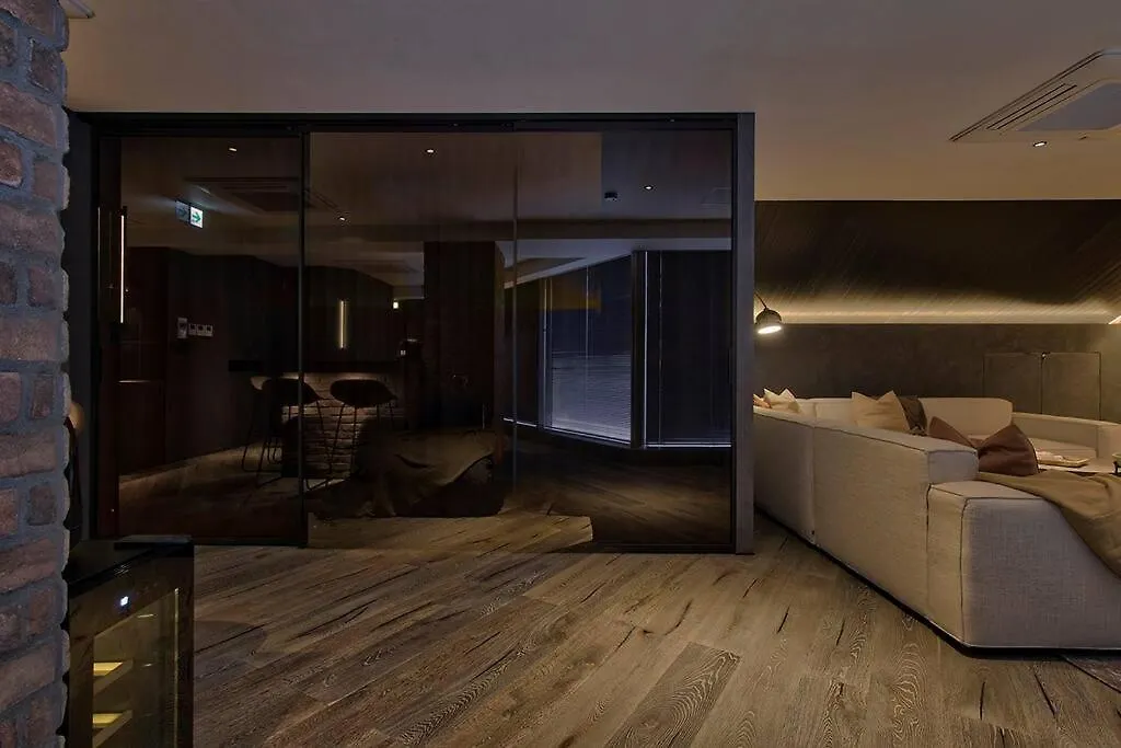 Spacious Yokohama Penthouse, Two Bedroom 110M2 0*, Yokohama (Kanagawa)