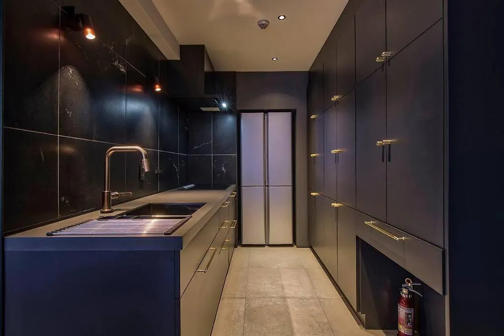 Spacious Yokohama Penthouse, Two Bedroom 110M2 Japon