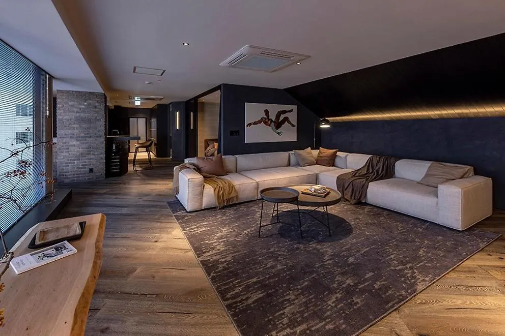 Spacious Yokohama Penthouse, Two Bedroom 110M2